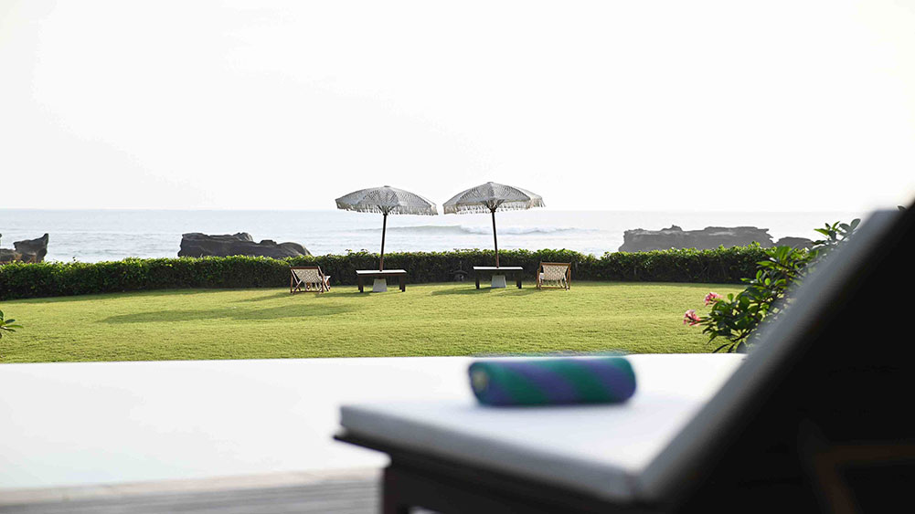 Villa Tanju - Sun Loungers overlooking the pristine ocean views